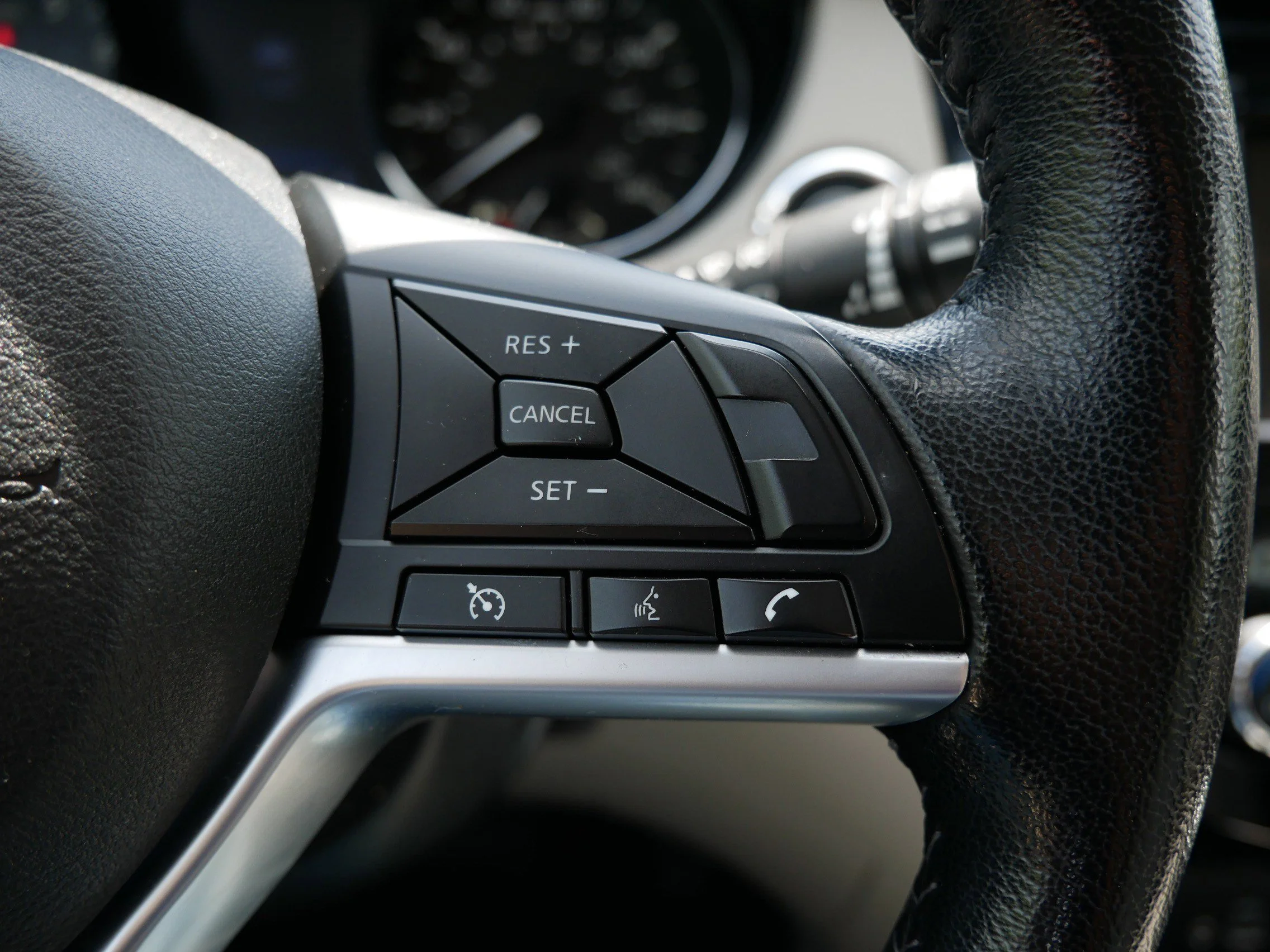 Used 2020 Caspian Blue Metallic Nissan SV image 29