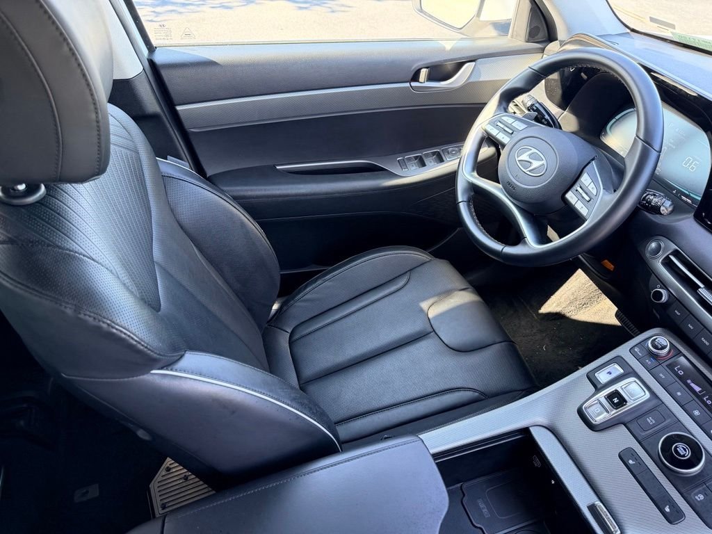 Used 2024 White Hyundai SEL image 13