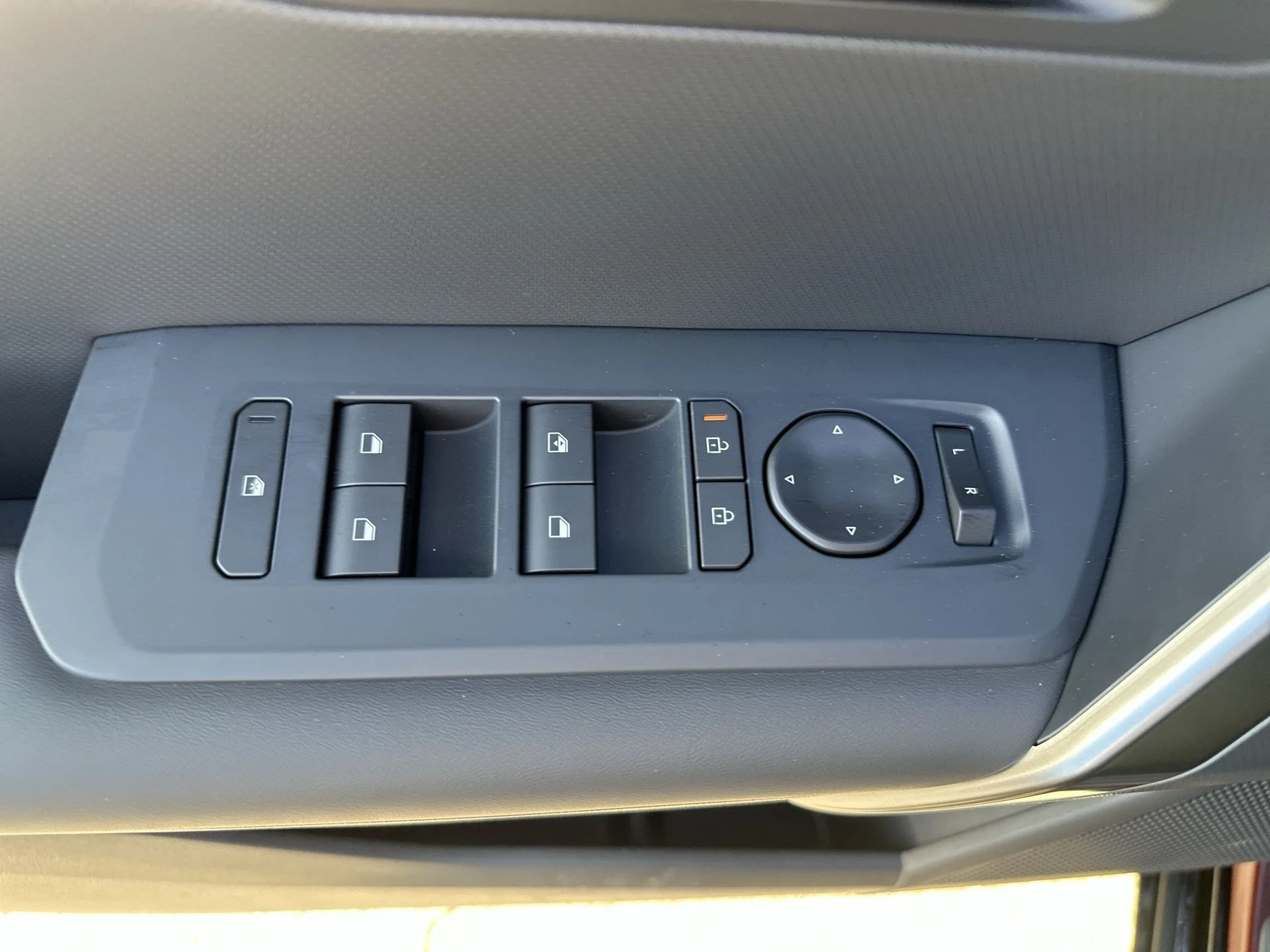 New 2027 Terrain Brown Kia X-Line S image 17