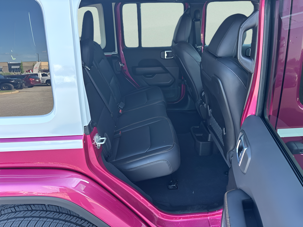 New 2026 Tuscadero Pearl-Coat Exterior Paint Jeep Sahara image 11