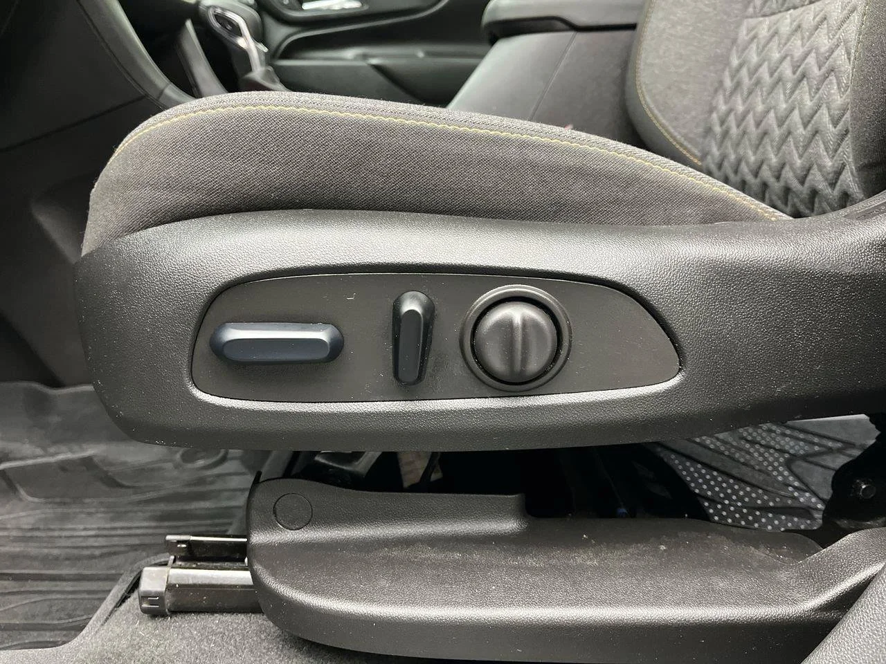 2024 Chevrolet Equinox LT - Photo 11