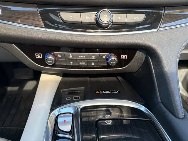 Used 2023 Summit White Buick Essence image 34