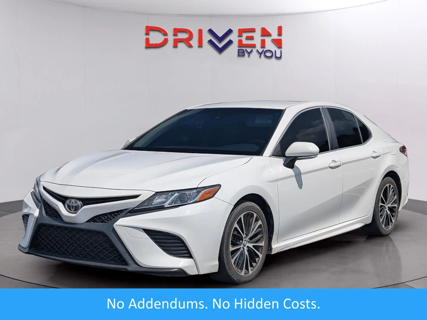 Used 2018 Super White Toyota SE image 1