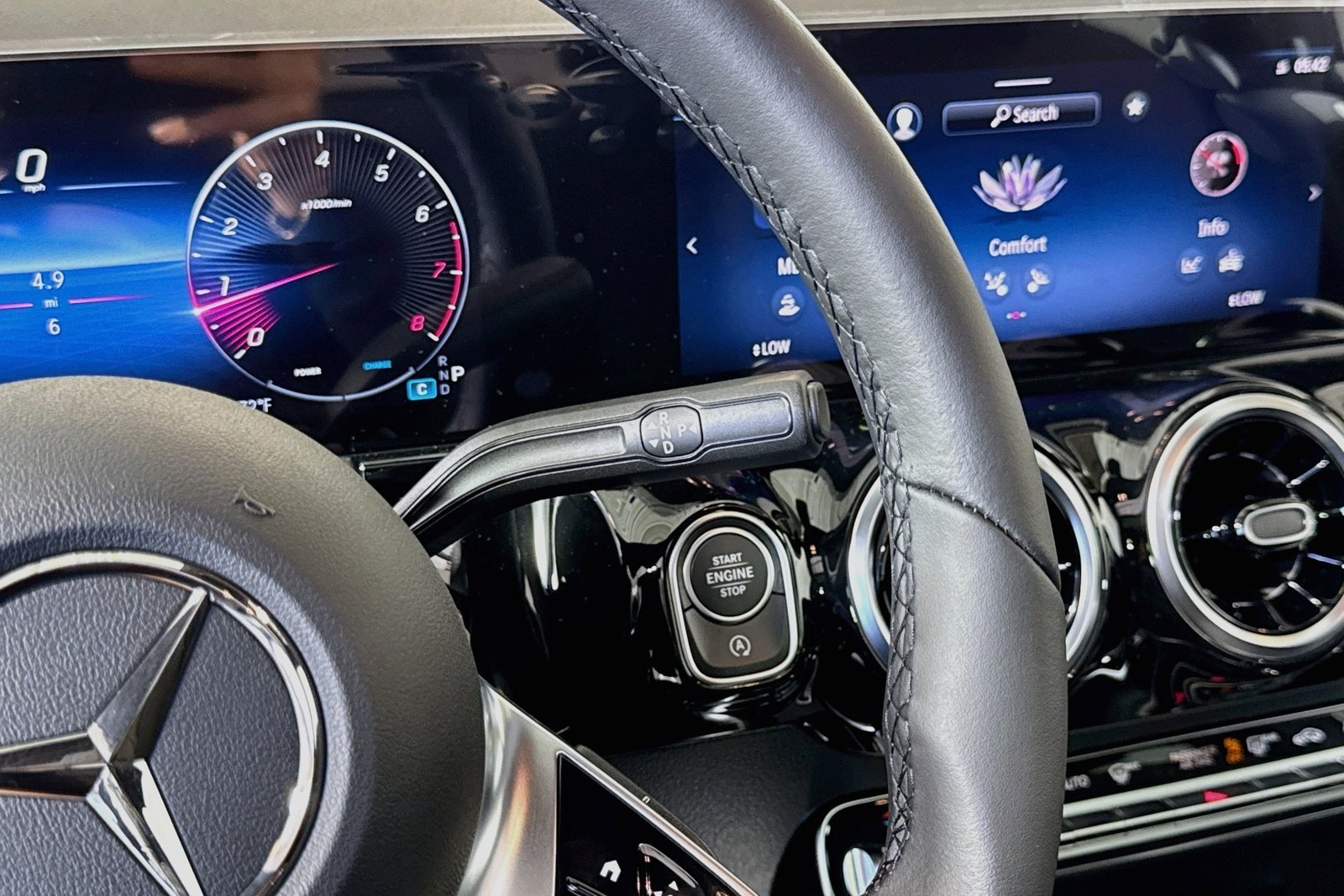 New 2026 Cirrus Silver Metallic Mercedes-Benz GLA 250 image 15