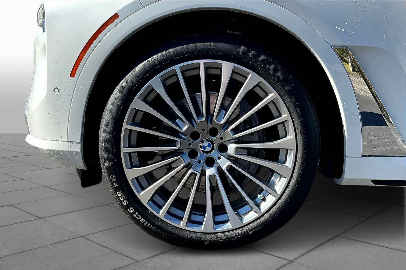 New 2026 Mineral White Metallic BMW xDrive40i image 11