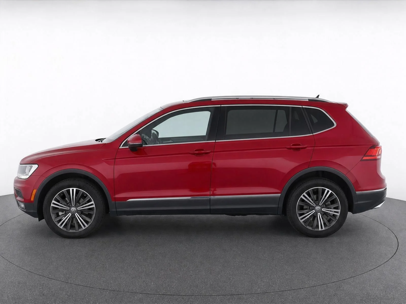 Used 2018 Cardinal Red Metallic Volkswagen 2.0T SEL image 7