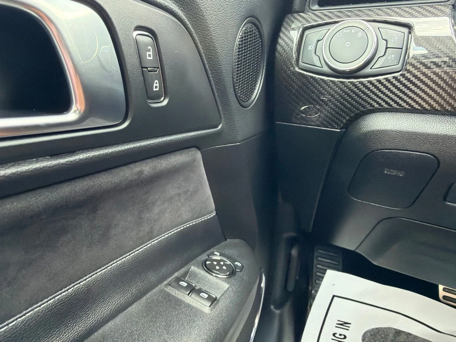 Used 2021  Ford GT Premium image 20