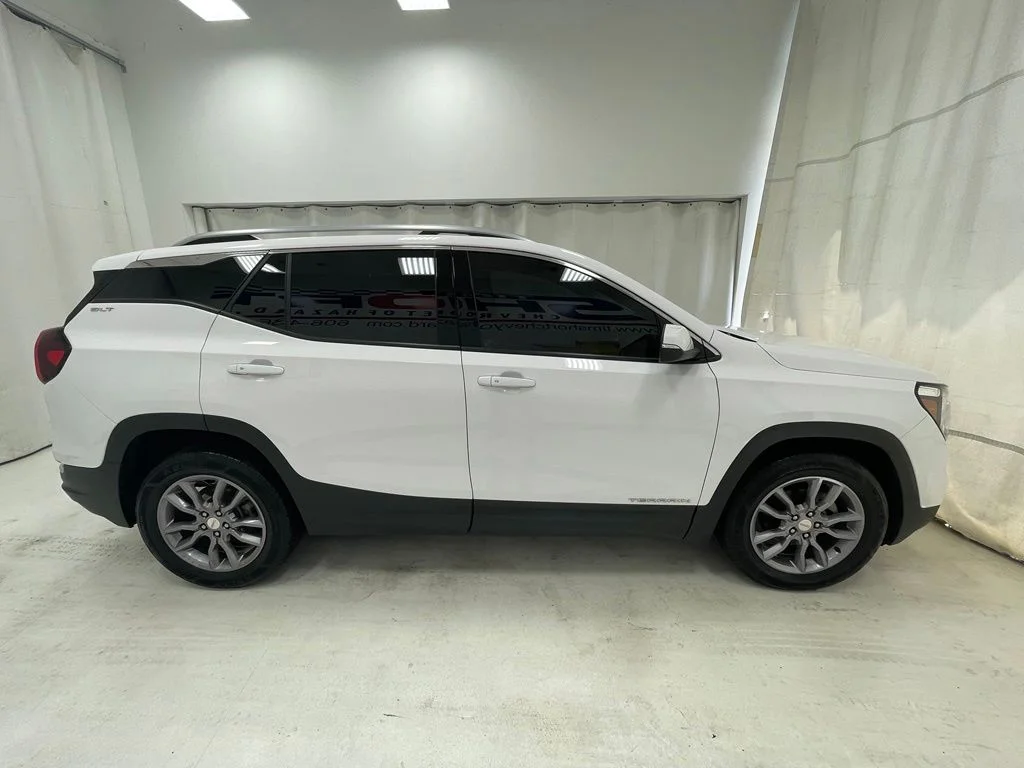Used 2022 White GMC SLT image 4