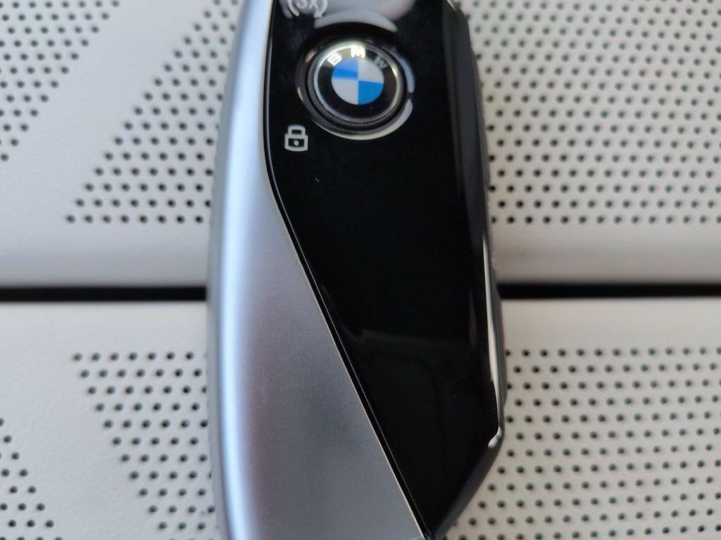 New 2026 Tanzanite Blue II Metallic BMW xDrive60 image 29