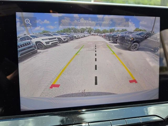 New 2026 Bright White Clearcoat Jeep Latitude image 14