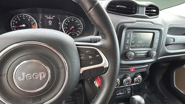 Used 2015 Silver Jeep Latitude image 23