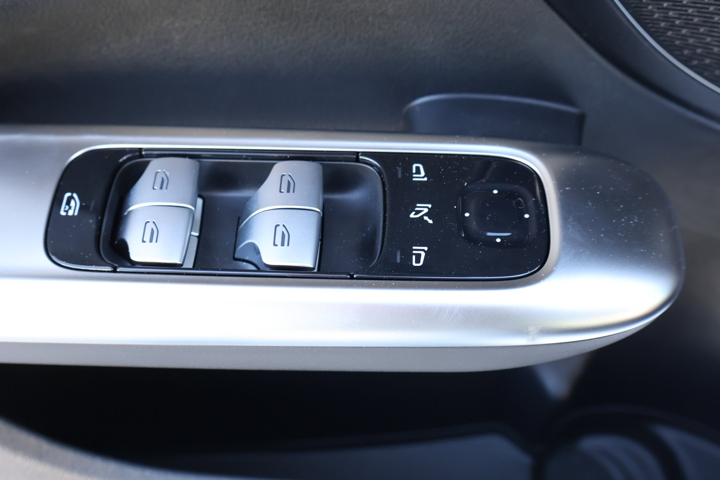 New 2026 MANUFAKTUR Moonlight White Metallic Mercedes-Benz AMG® C 43 image 15