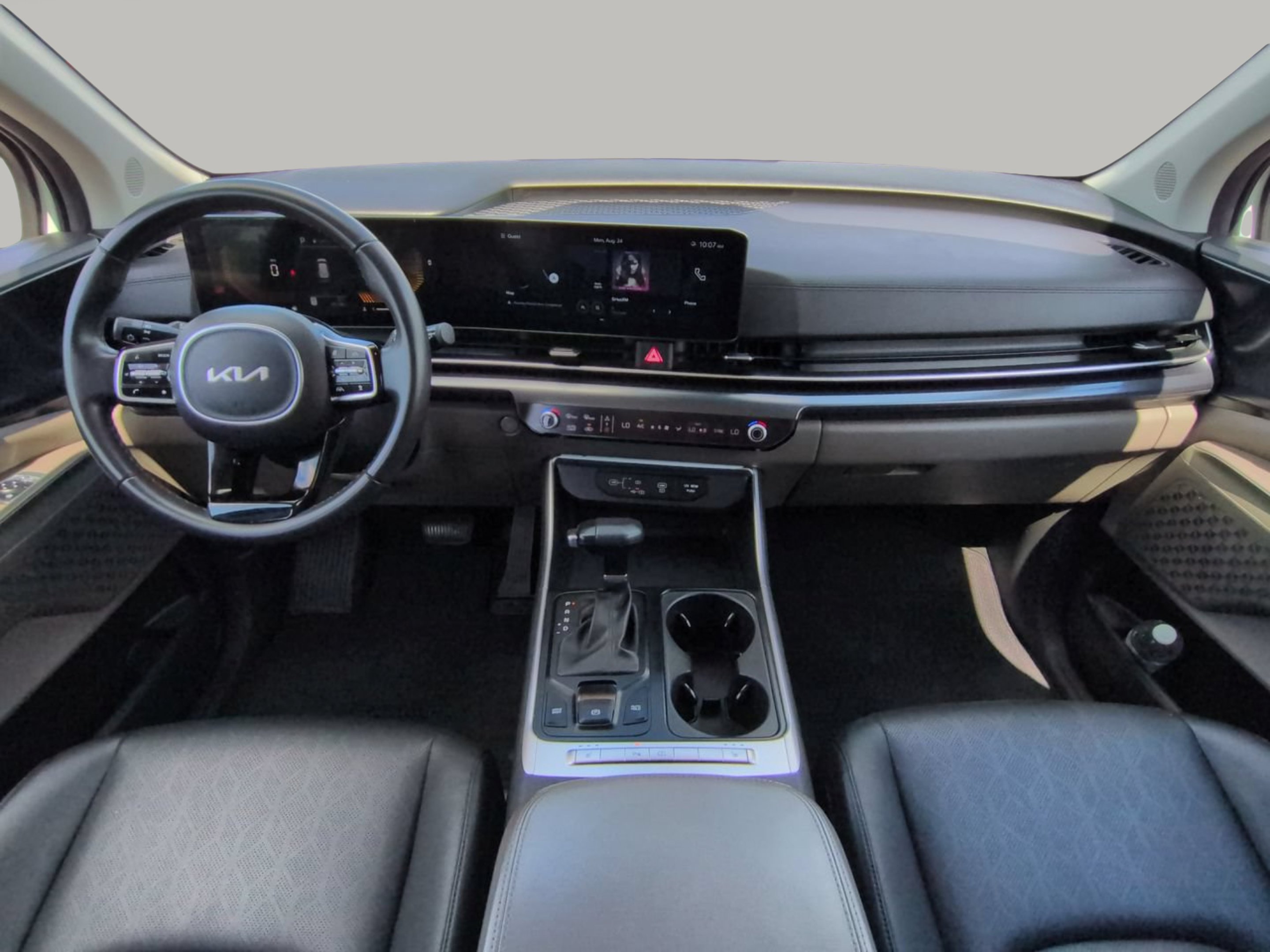 Certified Used 2025 Snow White Pearl Kia LXS image 13