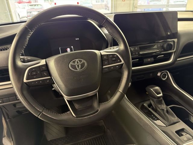 Used 2024 White Toyota XLE image 21
