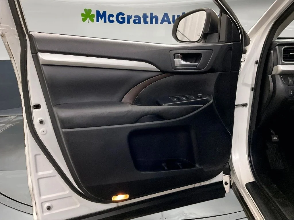 Certified Used 2018 White Toyota XLE image 27