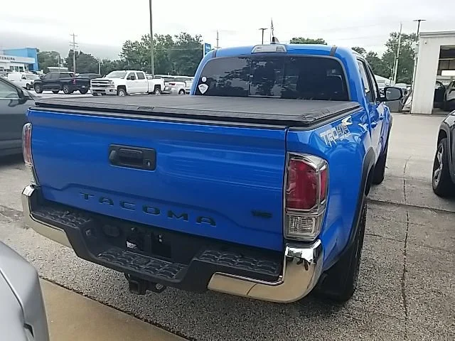 Used 2020 Blue Toyota SR5 image 18