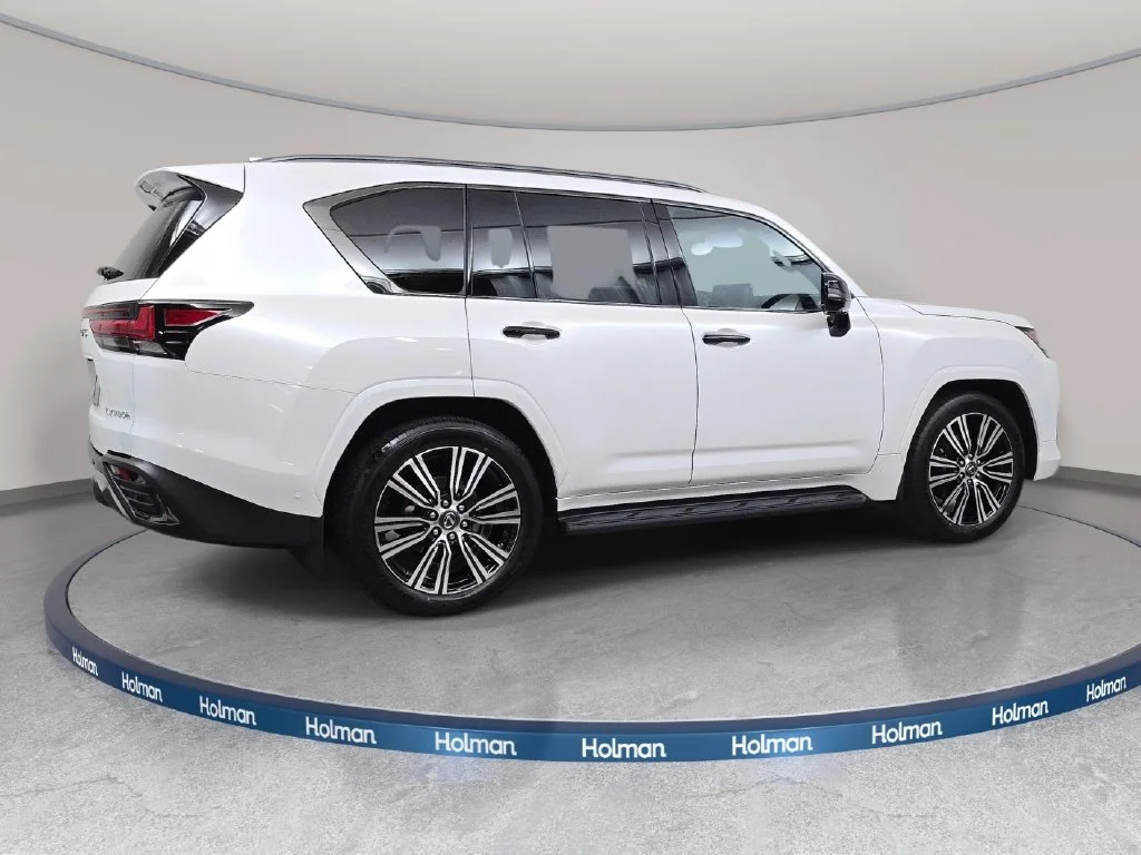 New 2026 Eminent White Pearl Lexus 700h Luxury image 4