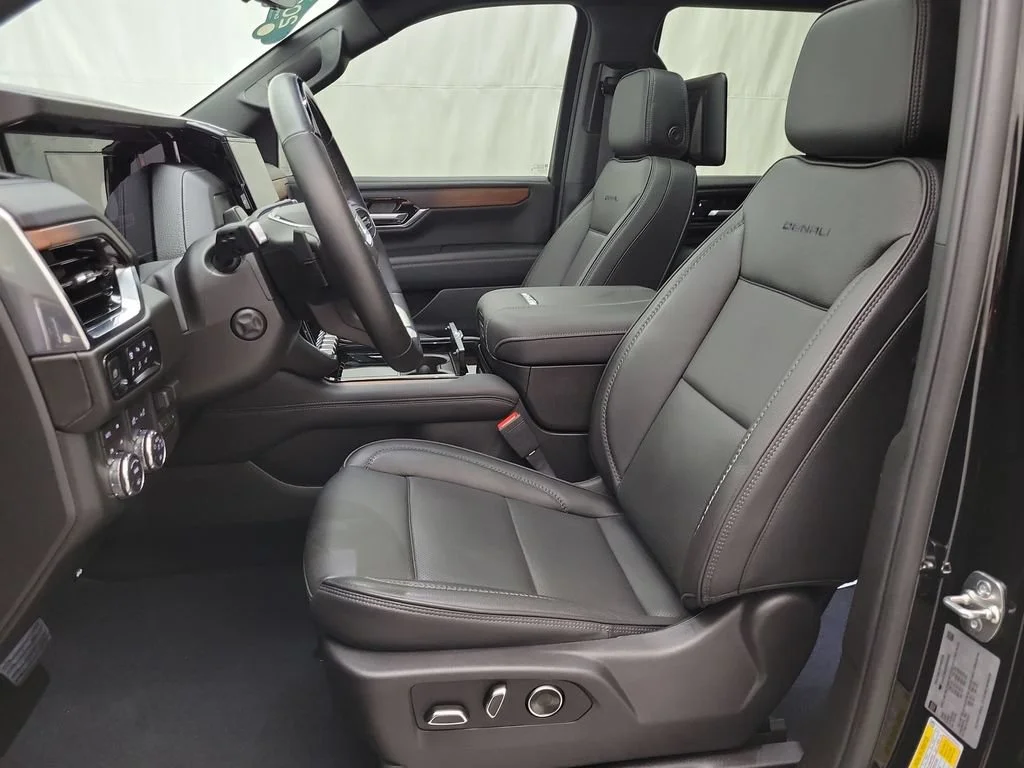 2025 GMC Yukon Denali - Photo 9