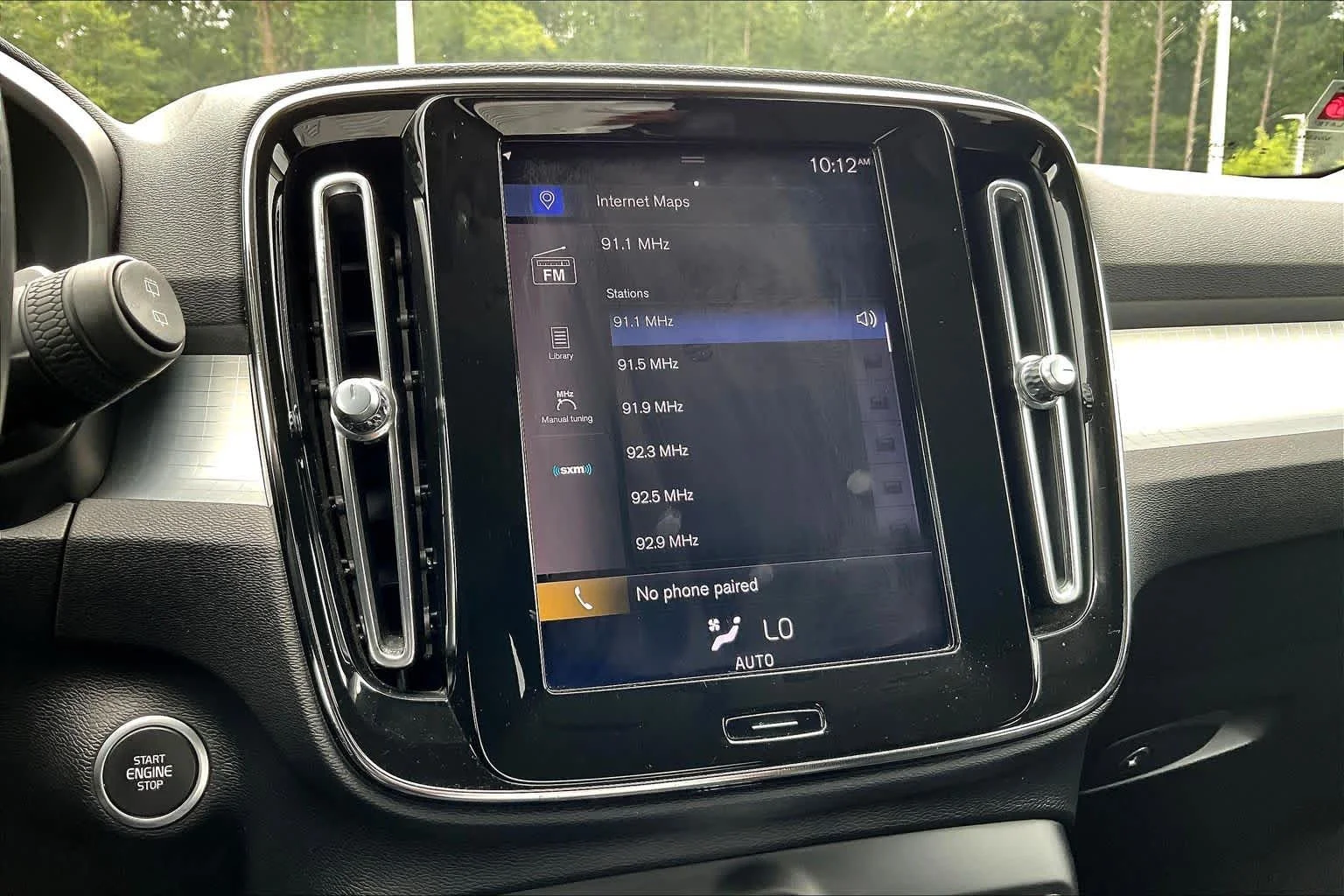 Used 2020 black Volvo Momentum image 30