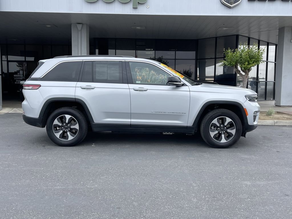 Used 2024 Silver Jeep 4xe image 8