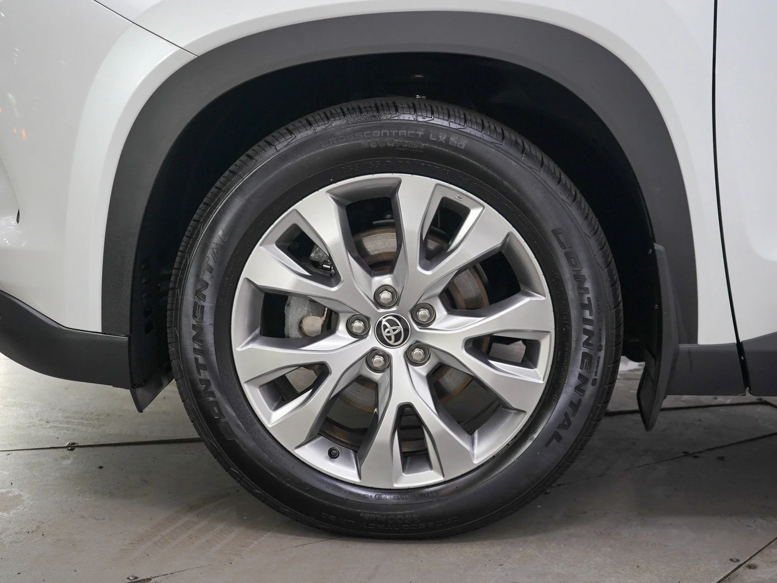 Used 2025  Toyota XLE image 32