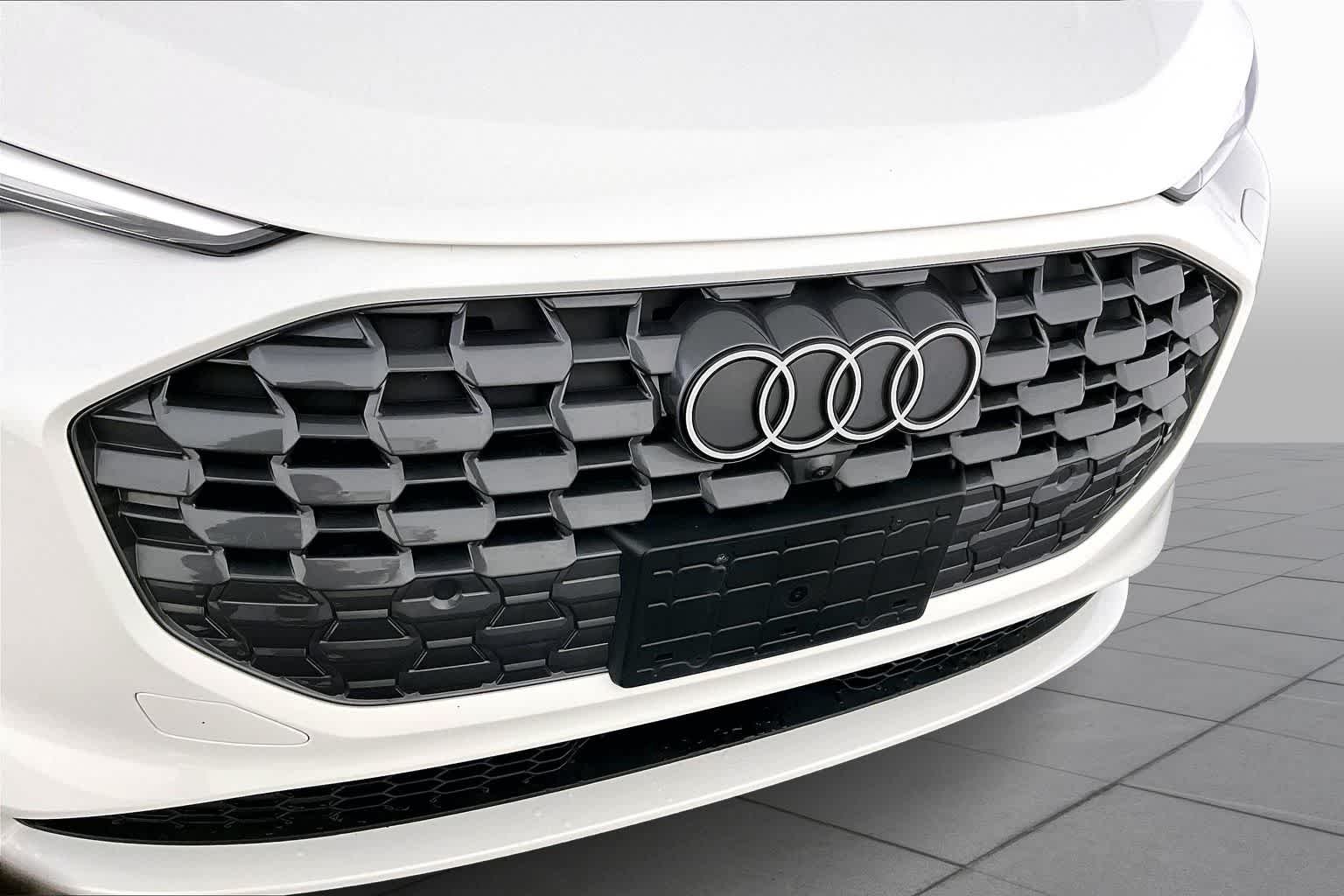 Used 2025 Arkona White Audi Premium image 32