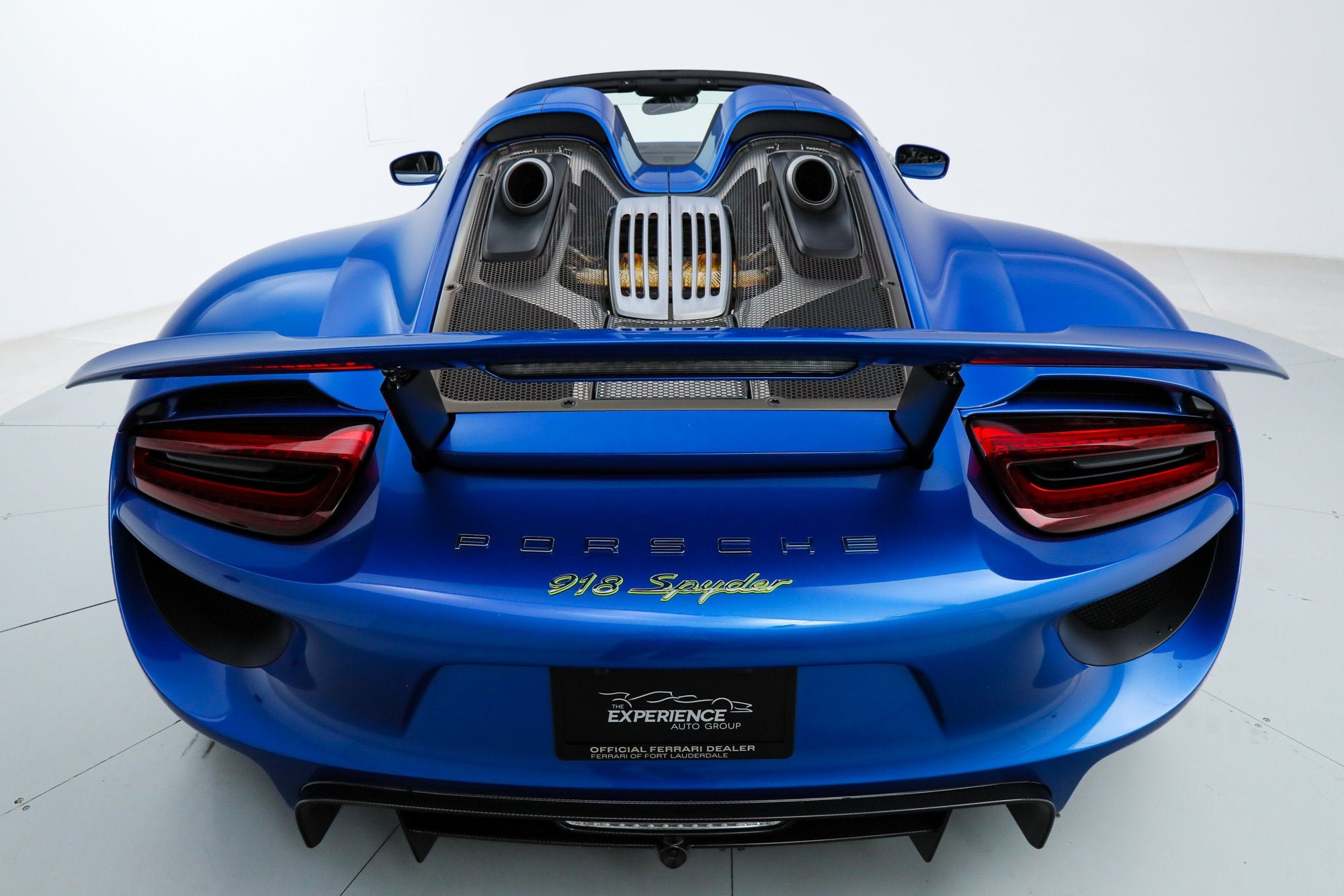Used 2015 Blue Porsche  image 23