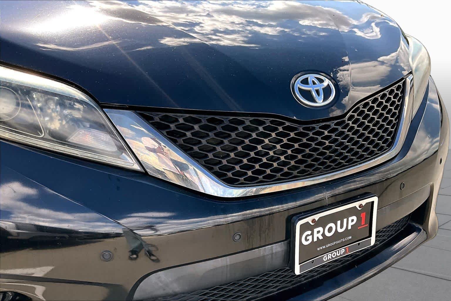Used 2017 Midnight Black Metallic Toyota SE image 29