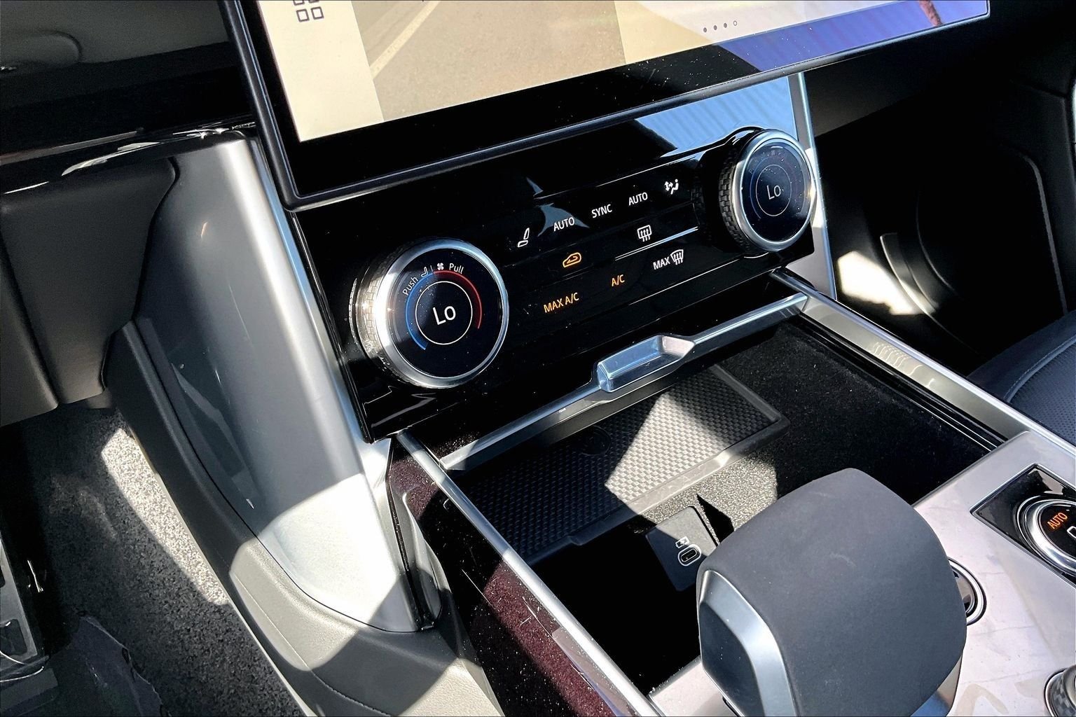 Used 2023 Black Land Rover SE image 32