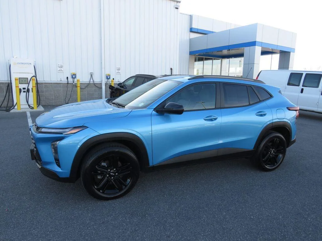 Used 2025 Marina Blue Chevrolet ACTIV image 14