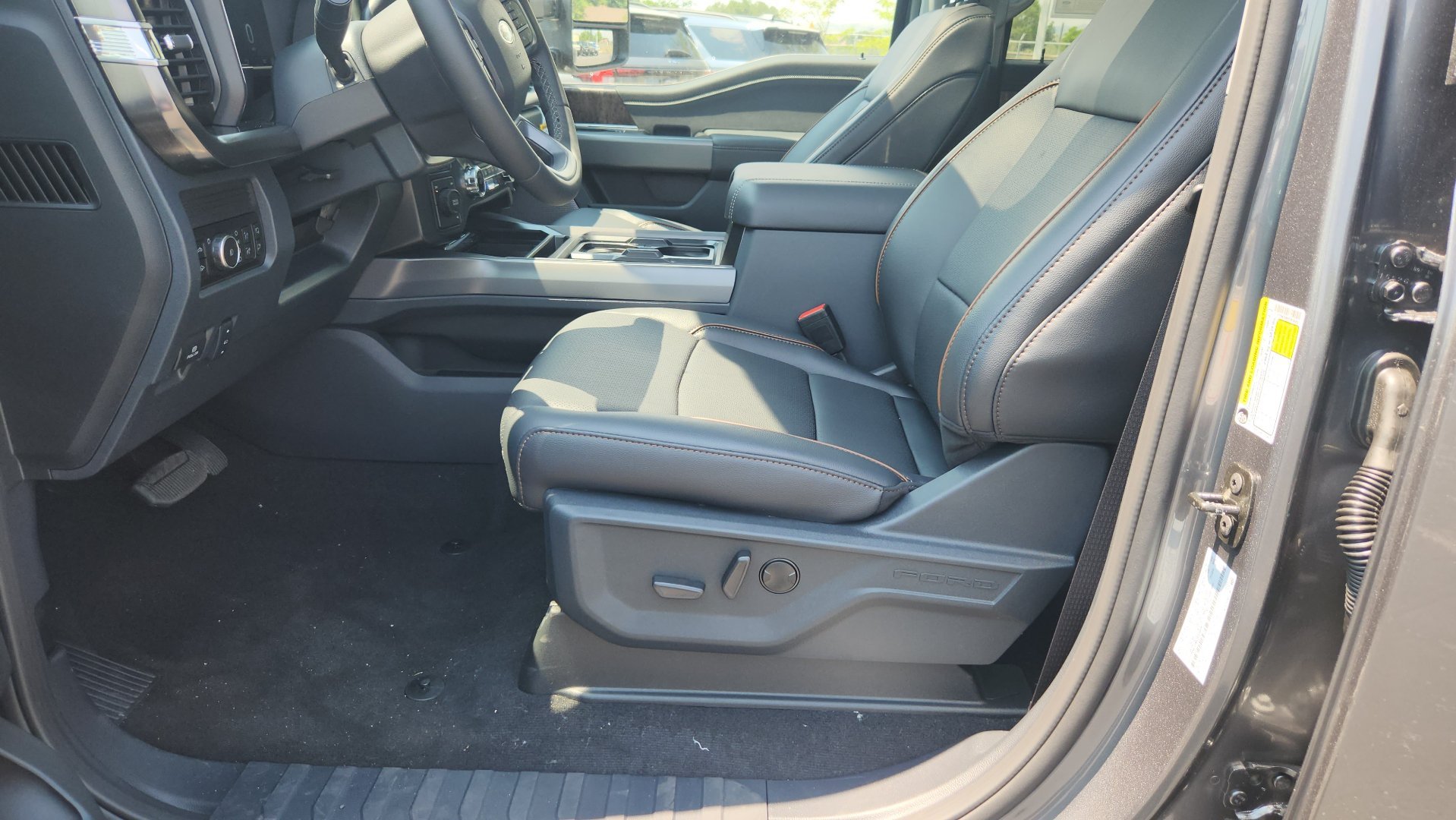 New 2026 Carbonized Gray Metallic Ford LARIAT image 13