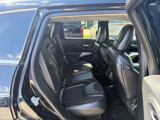 Used 2018 Diamond Black Jeep Latitude Plus image 38