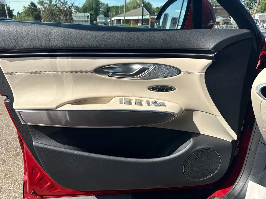 Used 2026 Red Genesis 2.5T Select image 37