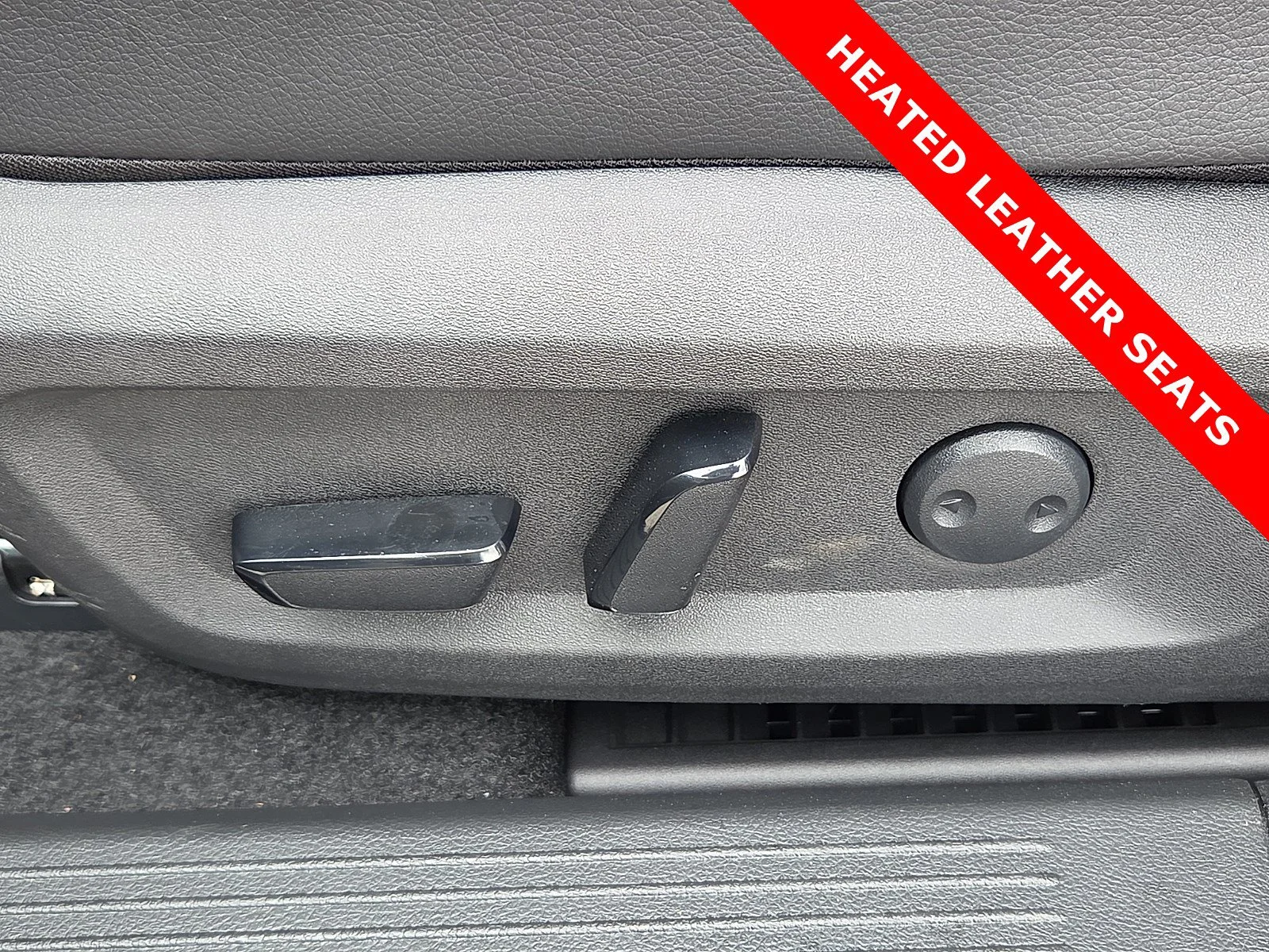 Used 2025 Super Black Nissan SL image 14