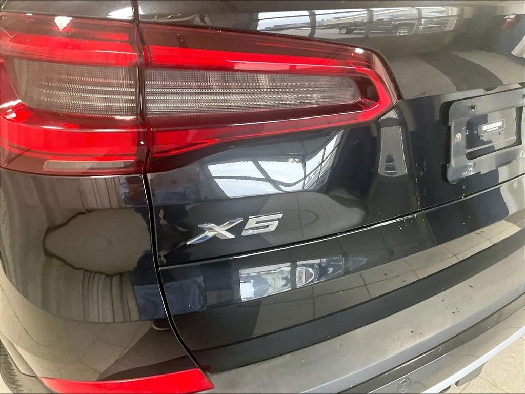 Used 2020 Black BMW xDrive40i image 28