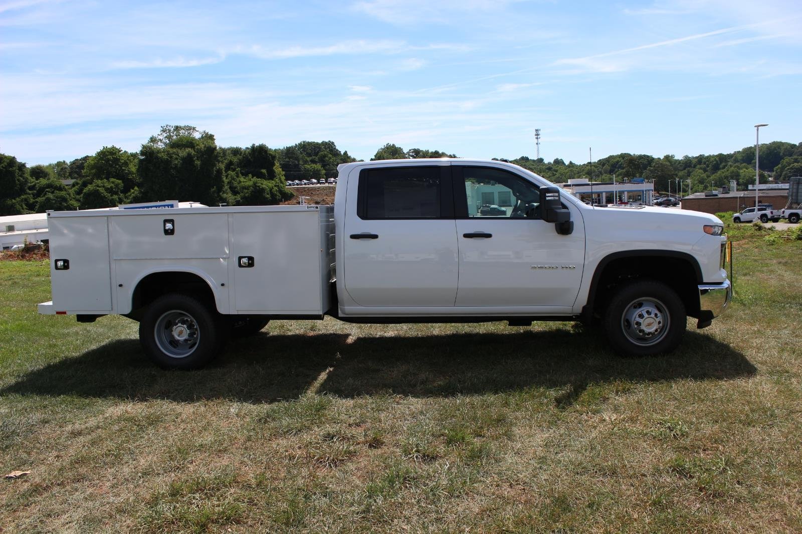 New 2026 Summit White Chevrolet Work Truck image 7