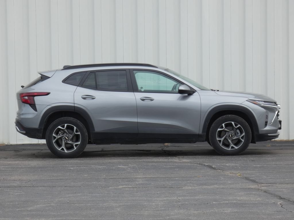 Used 2025 Chevrolet Trax LT with VIN KL77LHEP2SC242376 for sale in Kansas City