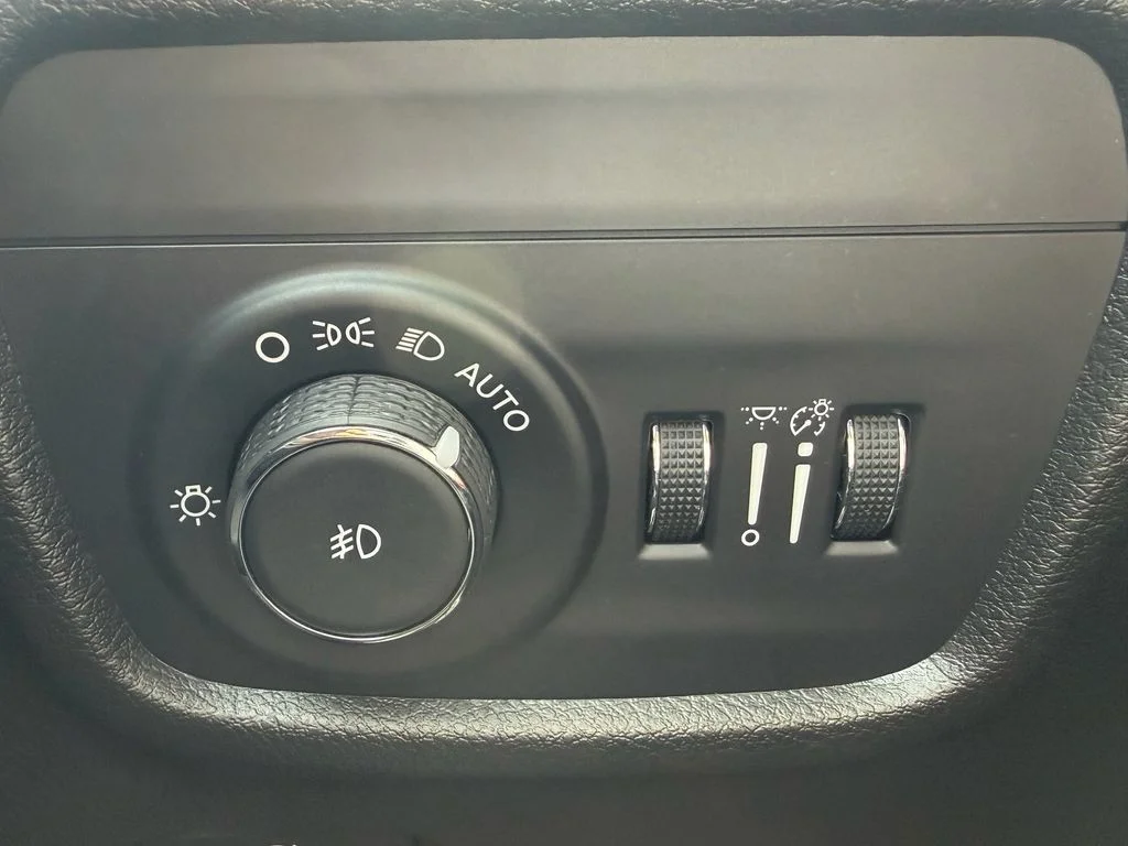 Used 2023 Gray Jeep Limited image 23