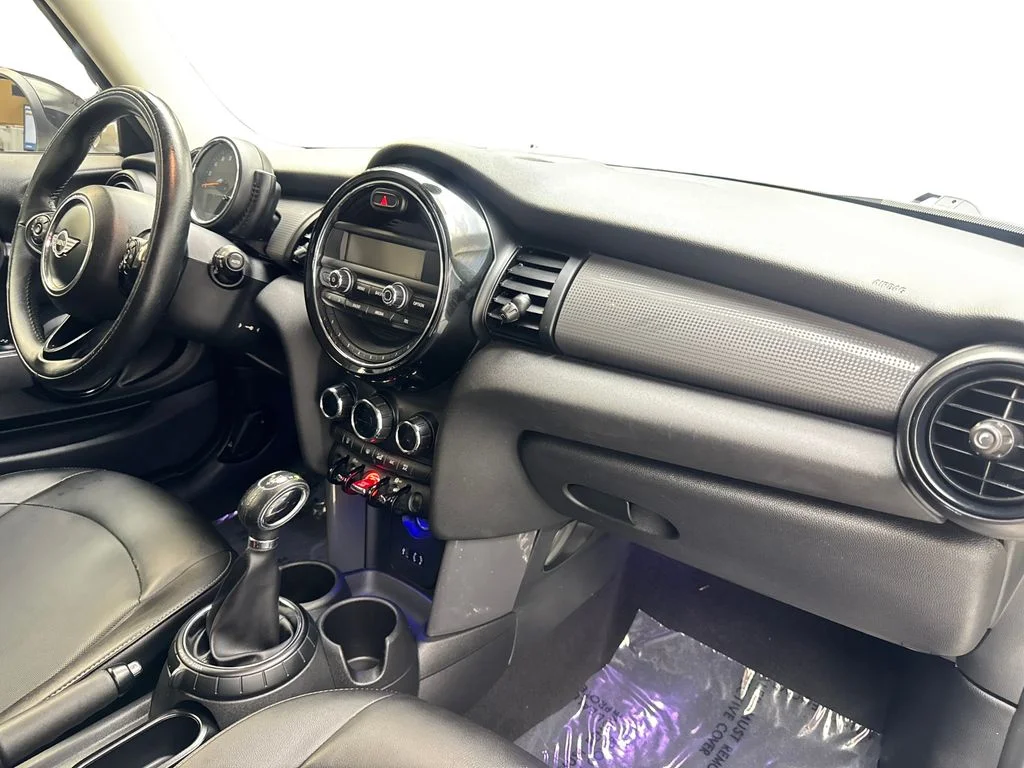 Used 2016 White MINI Base image 47