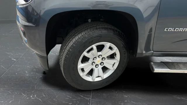 Used 2015 Cyber Gray Metallic Chevrolet LT image 30