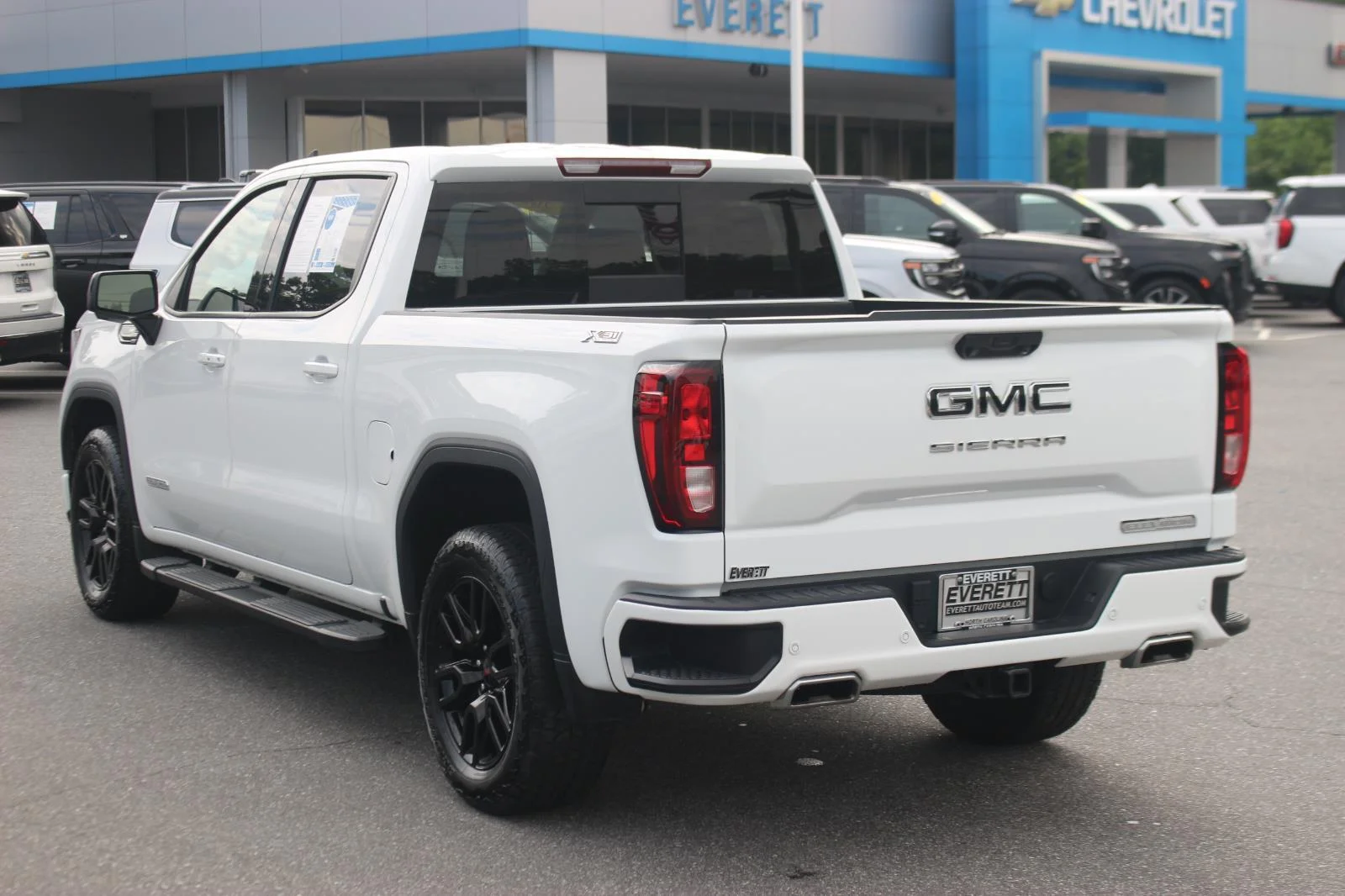Used 2024 Summit White GMC Elevation image 5