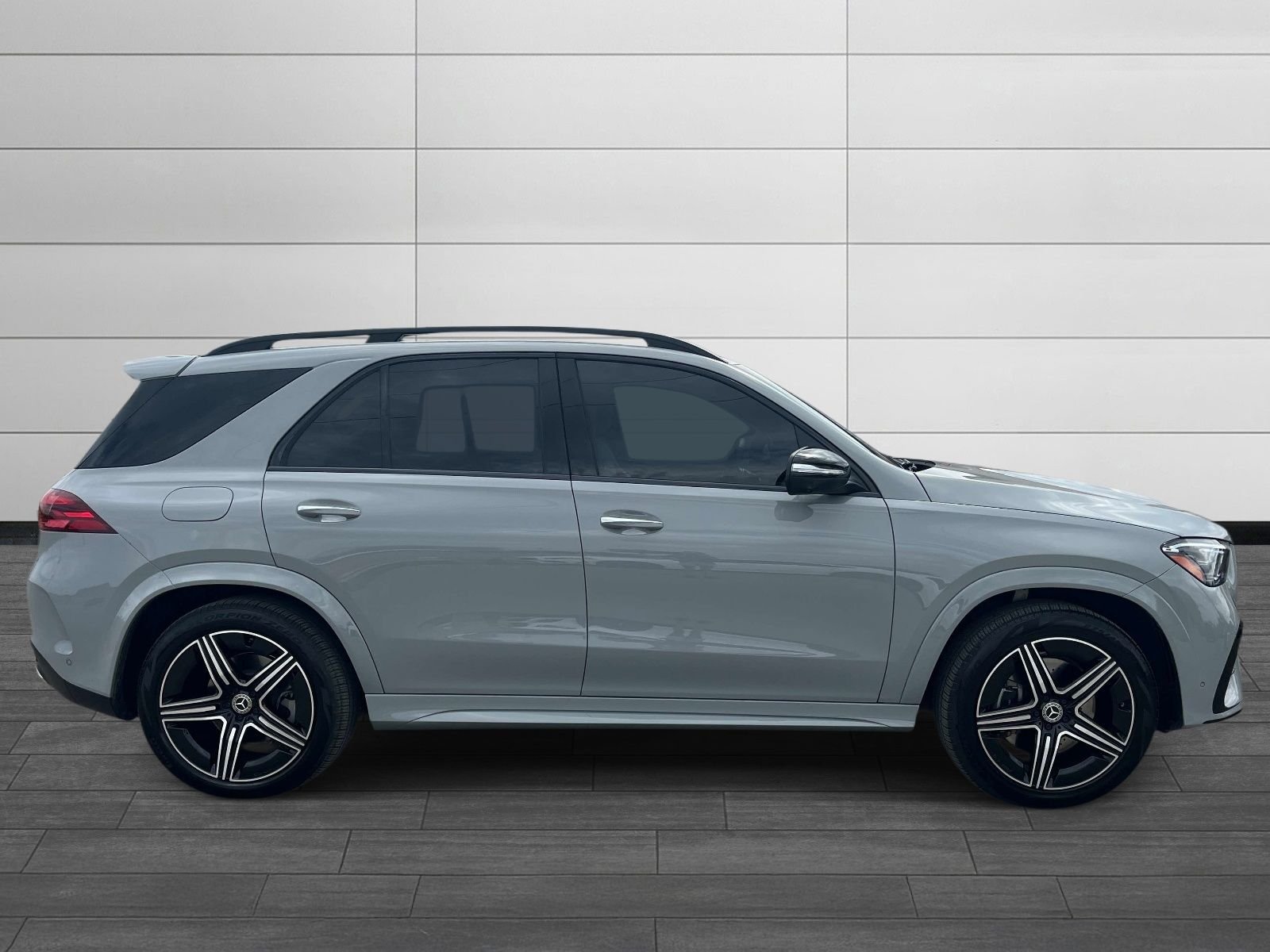 Certified Used 2024 MANUFAKTUR Alpine Gray Mercedes-Benz GLE 450e image 2