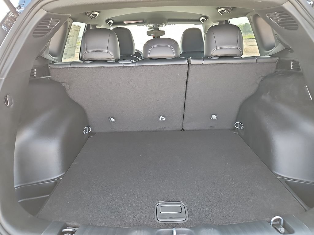 New 2026 Fathom Blue Pearl Coat Jeep Latitude image 10