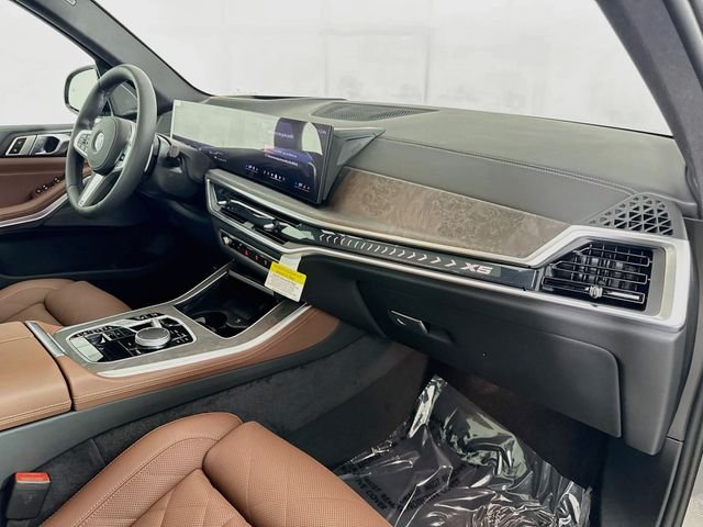 New 2026 Gray Metallic BMW xDrive40i image 31