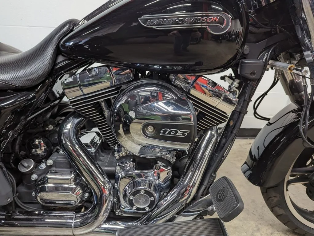 Used 2015 BLACK Harley-Davidson®  image 5