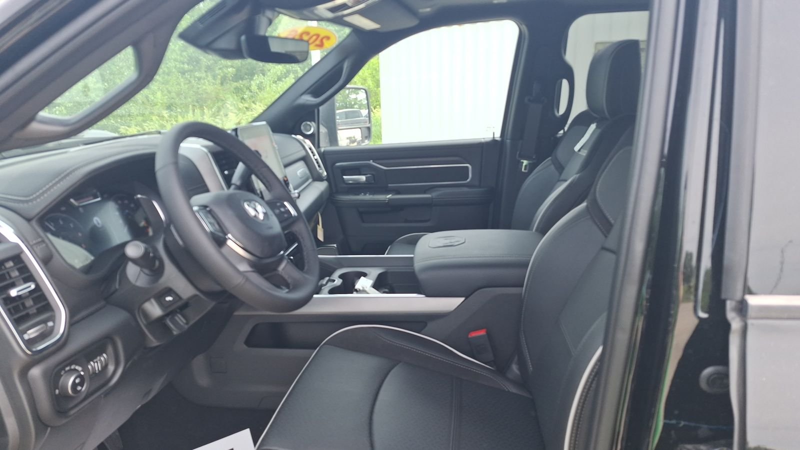 New 2026 Diamond Black Crystal Pearl-Coat Exterior Paint RAM Laramie image 10