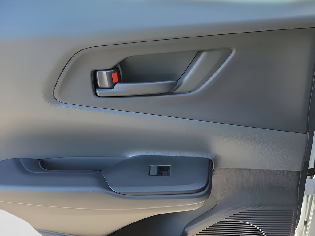 2026 Toyota Prius LE - Photo 8