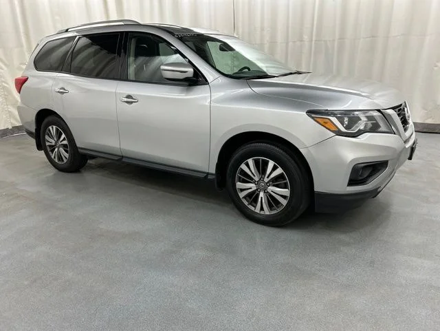 2019 Nissan Pathfinder SV 4WD's photo