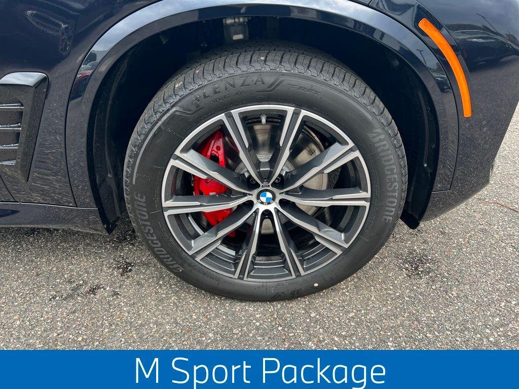 New 2026 Carbon Black Metallic BMW xDrive40i image 2