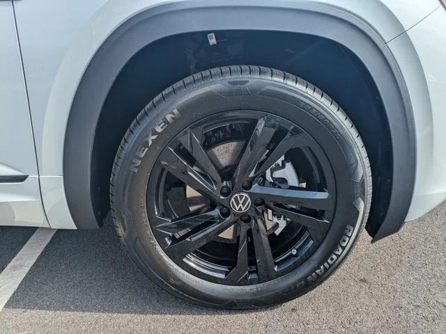 2026 Volkswagen Atlas Cross Sport SEL R-LINE - Photo 11